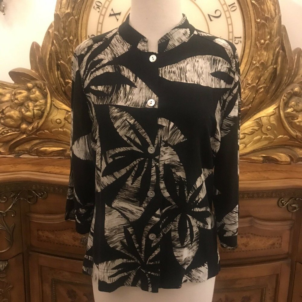 Weekend Clothes Line. Size Medium. Rayon Aloha Hawaiian Shirt. B22
